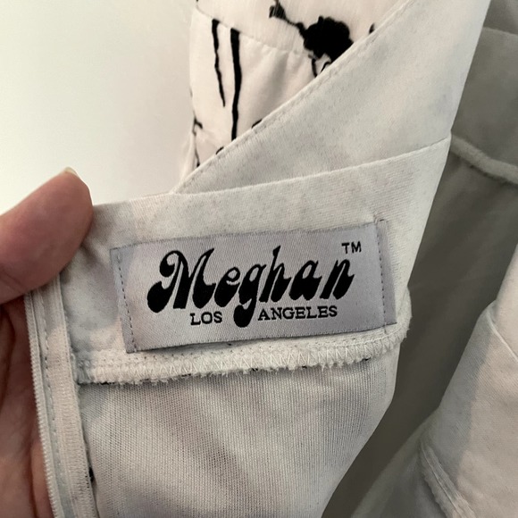 Meghan Los Angeles ENCHANTED GARDEN MAXI DRESS White & Black Floral Size Large - Picture 12 of 13